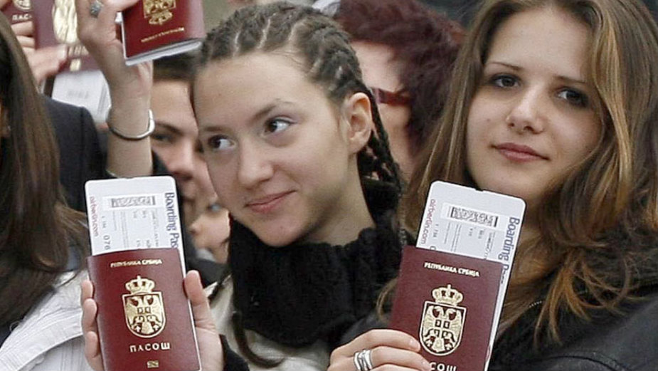 Pasoš, indeks ili partijska knjižica? 1