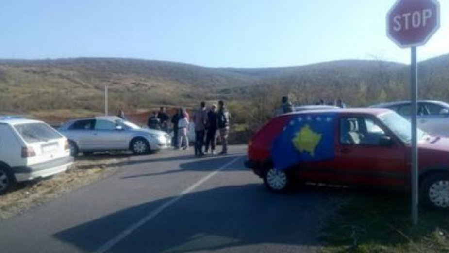 Blokada puteva na Kosovu zbog mitinga SNS 1