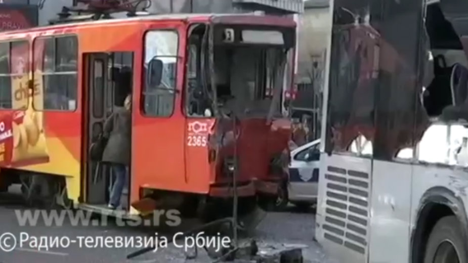 Sudar tramvaja i autobusa, ima povređenih 1