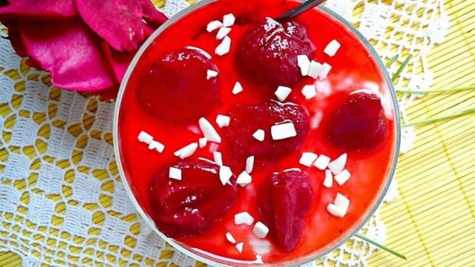 Recept nedelje: Sutlijaš sa grizom i prelivom od jagoda 2