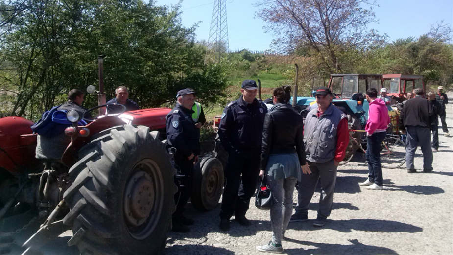 Radinčani blokirali put zbog šljake iz Železare 1