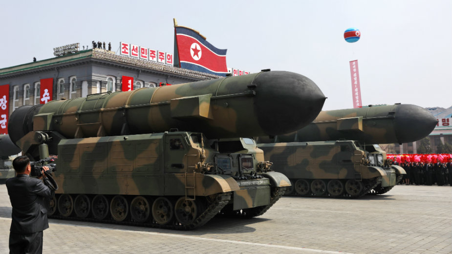 "Severna Koreja na paradi prikazala drvene rakete" 1