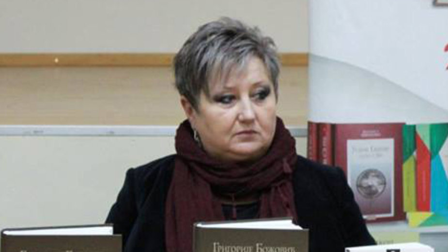 Natalija Jovanović: Dekanka uz studente 1