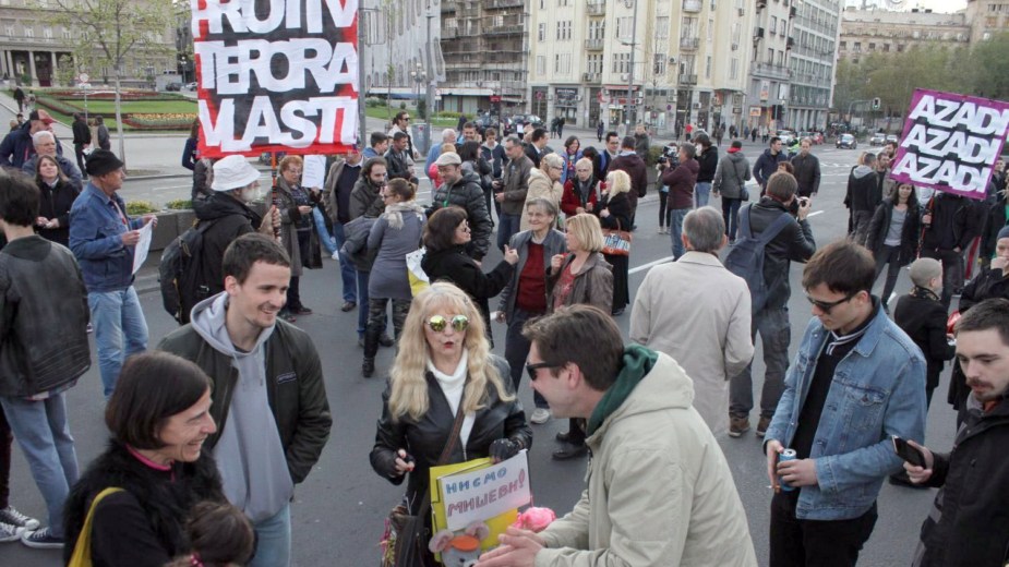 Demonstranti hoće da izbegnu susret sa navijačima 1