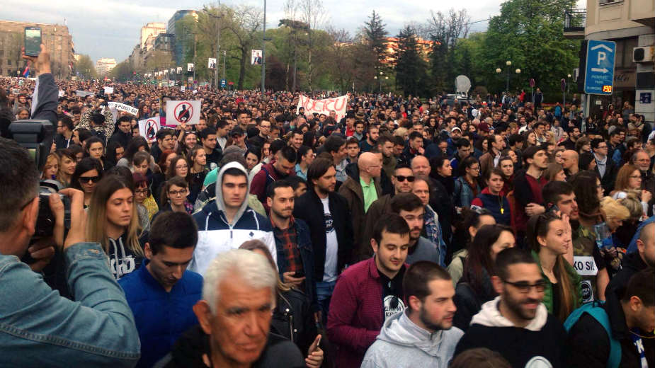Protesti protiv vlasti u 15 gradova Srbije (VIDEO) 1