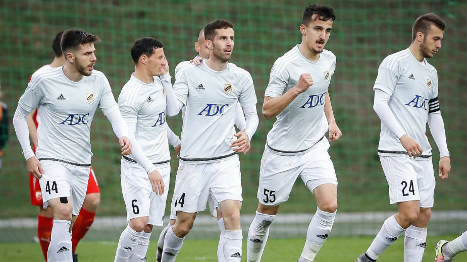 Tri kluba bore se za plej-of 1