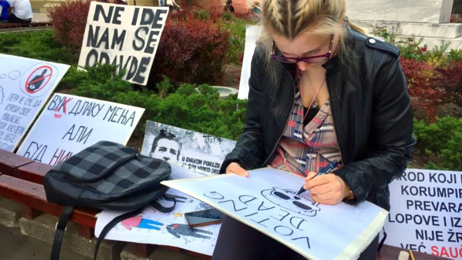 Dan 24: Građani blokirali prilaz zgradi RTS (VIDEO) 4 Dan 24: Građani blokirali prilaz zgradi RTS (VIDEO) 4