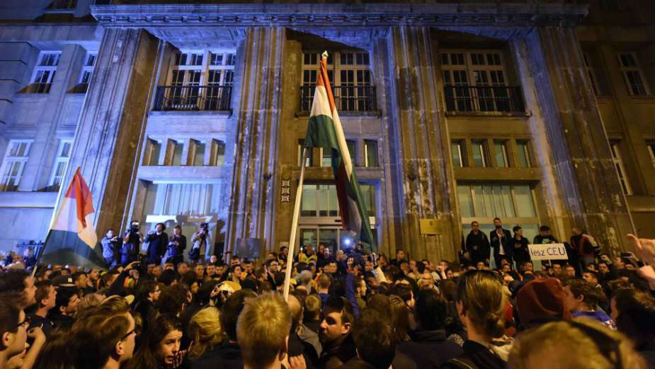 Sukob policije i demonstranata u Budimpešti 1