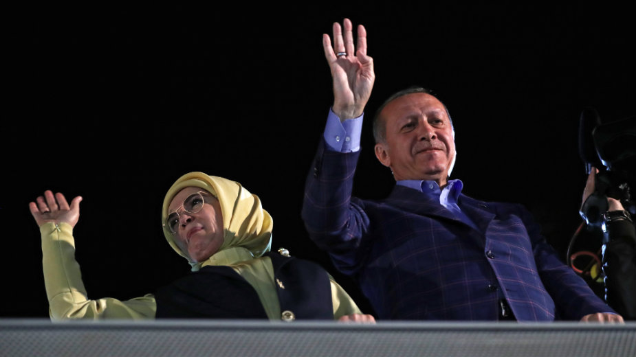 Erdogan slavi, opozicija osporava rezultate referenduma 1
