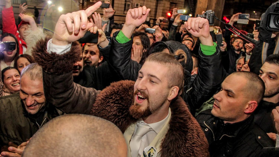 Beli ispred predsedništva 1