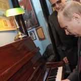 Rusi predlažu Putina Evroviziju 13