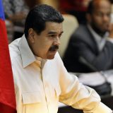 Predsednika zasuli jajima u direktnom prenosu 7