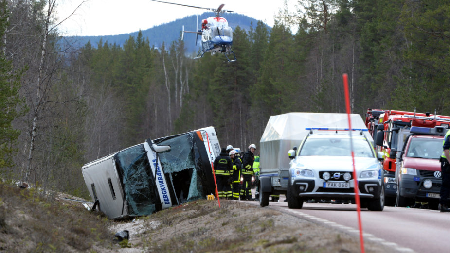 Prevrnuo se autobus sa đacima u Švedskoj, ima žrtava 1