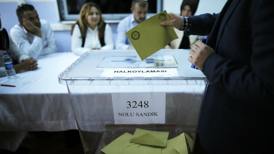 Troje mrtvih na biračkom mestu na referendumu u Turskoj 1