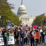 Tramp: Ko plaća proteste 6