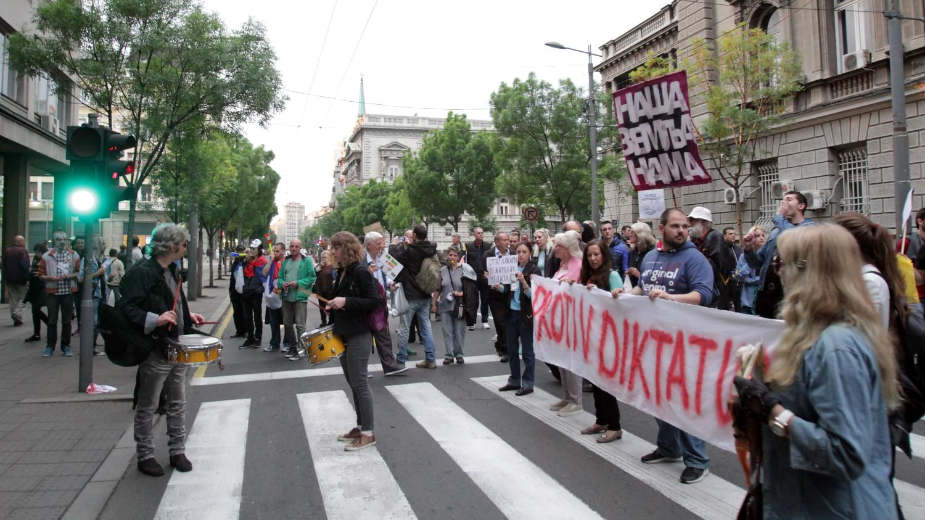 Nepoznanica da li su u civilu policajci ili pripadnici BIA 1
