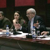 Vlada uzima nadležnosti parlamentu 11