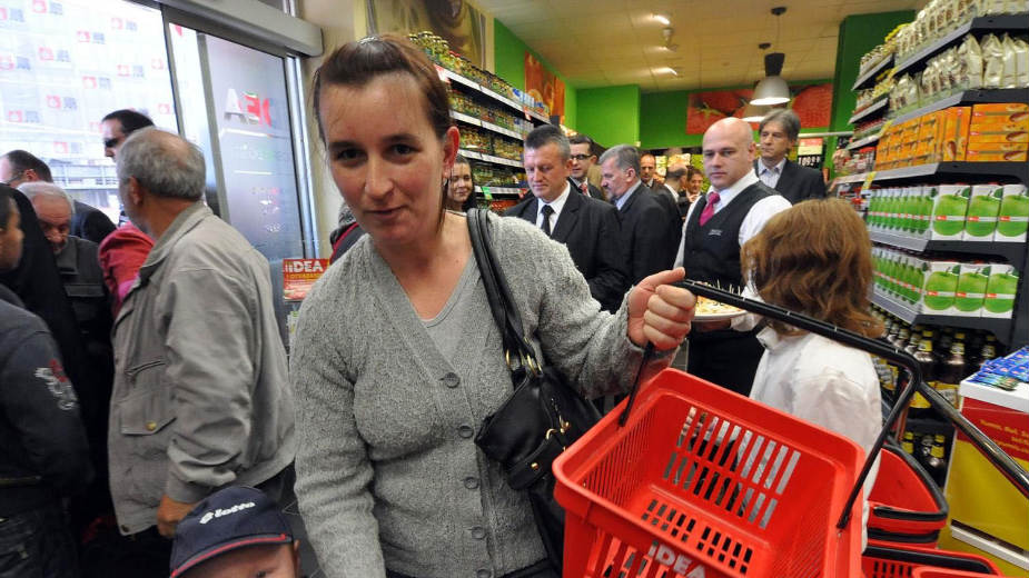 Aprilska "rekordna" plata manja od prošlogodišnje 1