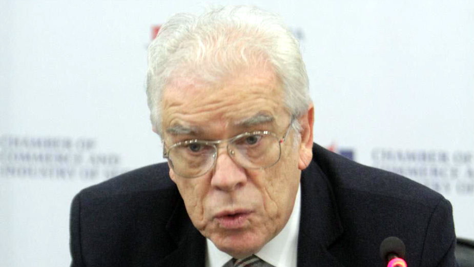 Malo verovatan raspad EU 1