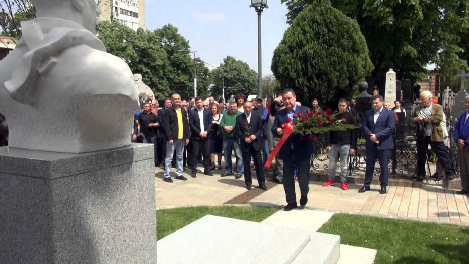 Dačić položio venac na grob Dimitrija Tucovića 1