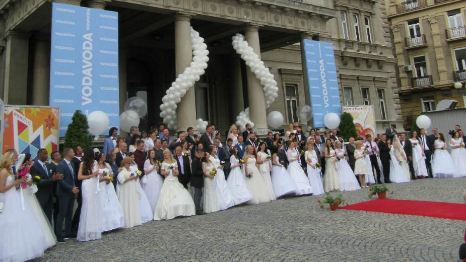 Kolektivno venčanje za 147 mladenaca 1