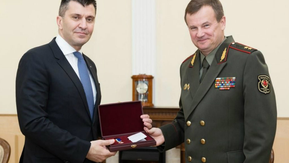 Đorđeviću uručena Medalja za jačanje vojne saradnje sa Belorusijom 1