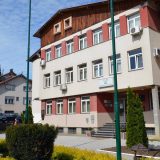 "Pojedinci iz SNS privatizovali državne institucije" 9