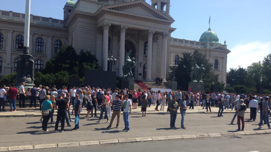 Policija zaustavila učesnike Protiv diktature (VIDEO) 1
