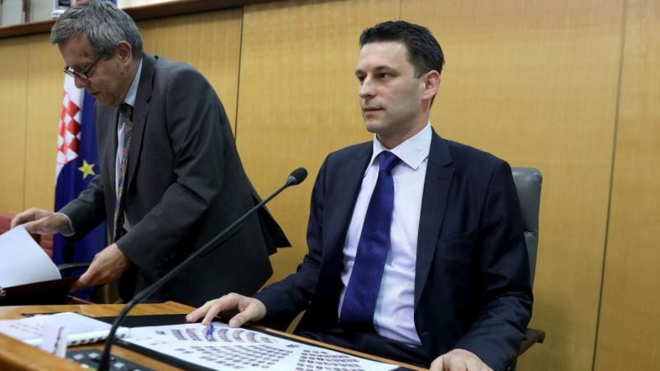 Petrov podneo ostavku, traži izbore u Hrvatskoj 1