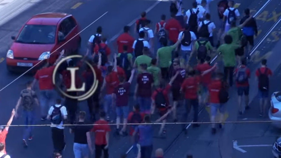 Maturanti uzvikivali "Za dom spremni" 1