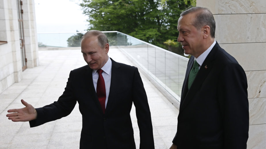 Putin: Sve može osim paradajza 1