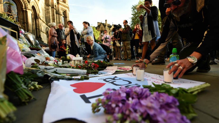 Napadač iz Mančestera nije delovao sam, Mej sazvala Kobre 1