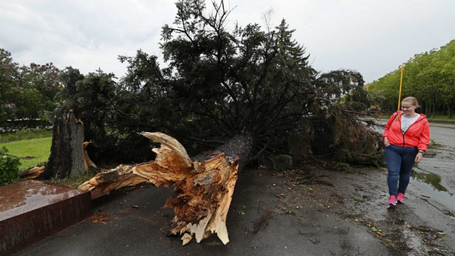 Od uragana u Moskvi stradalo 16 osoba 2