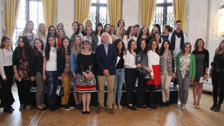 Studenti izabrali "Malu zemlju" 1