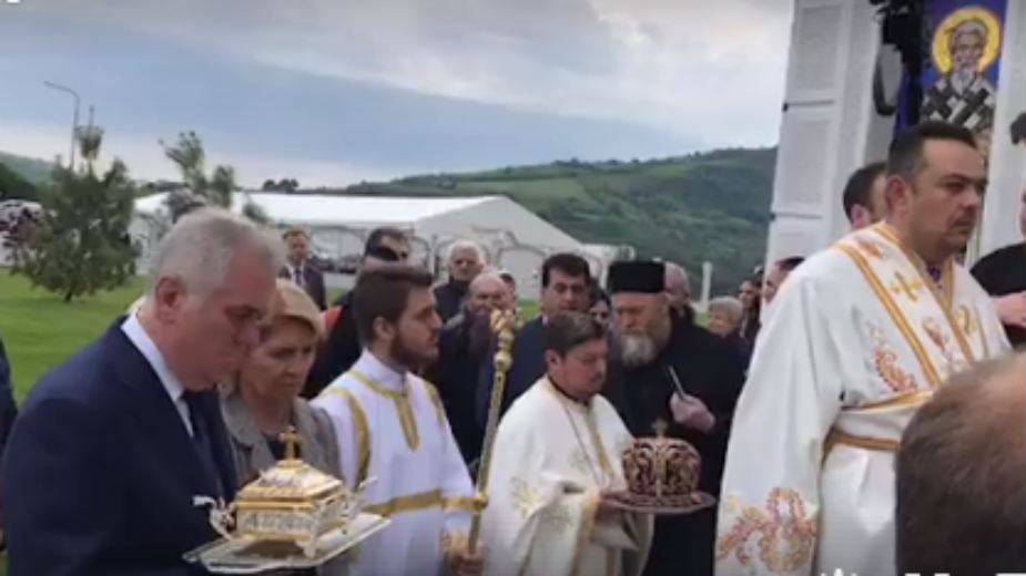 Patrijarh u Bajčetini osveštao zadužbinu Tomislava Nikolića 1