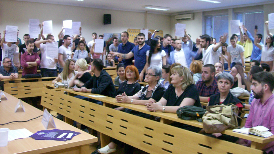 Petominutni incident desničara 1