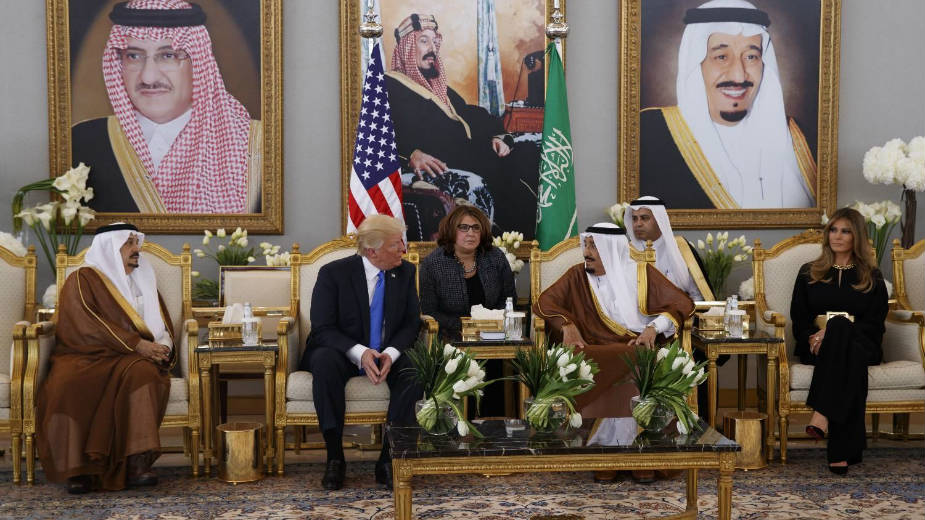 Tramp i saudijski kralj potpisali sporazum o prodaji oružja 1