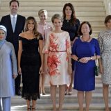 Prvi put muškarac sa suprugama lidera na fotografisanju 6