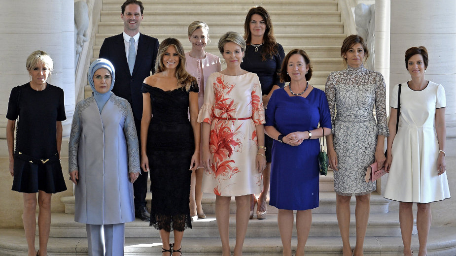 Prvi put muškarac sa suprugama lidera na fotografisanju 1