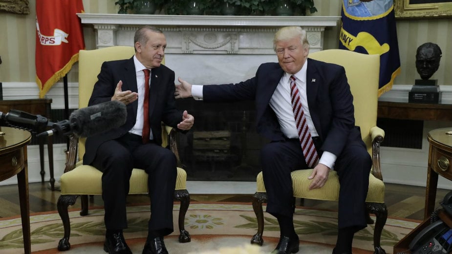 Tramp obećao Erdoganu vojnu pomoć 1