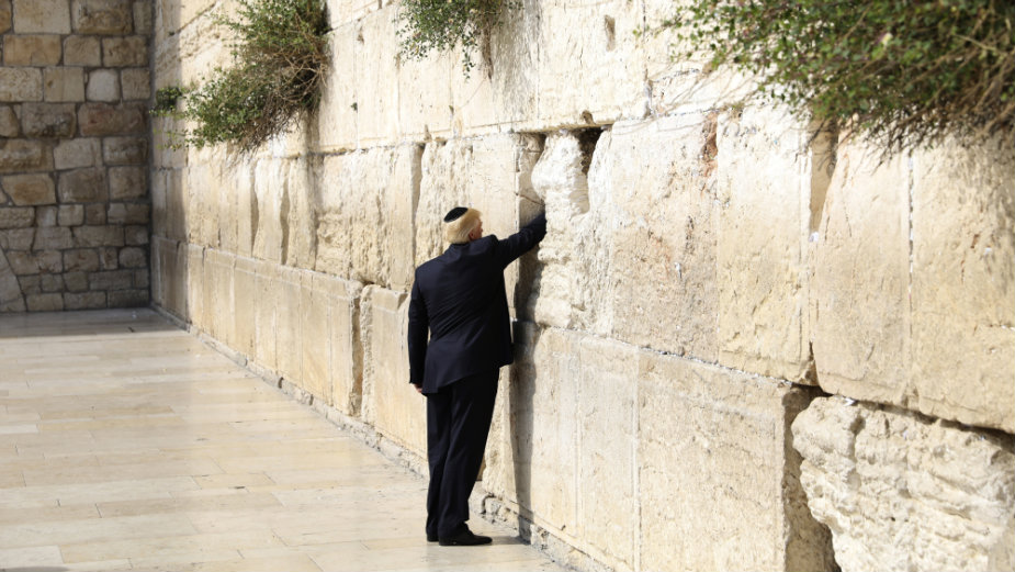 Tramp prvi predsednik SAD koji je obišao Zid plača 1