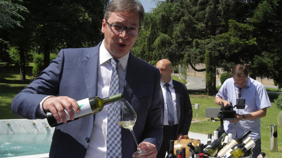 Na istom mestu u isto vreme - za i protiv Vučića 1