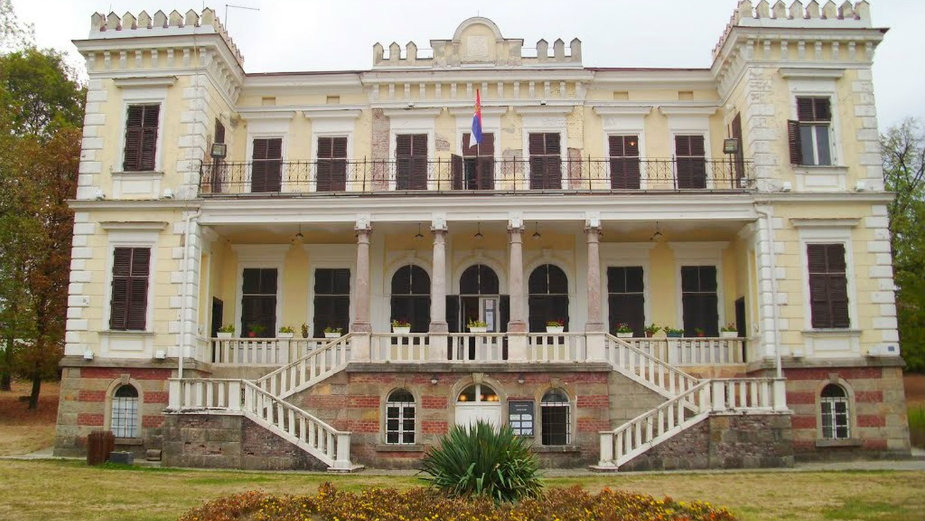 Arheološke i slikarske izložbe i koncerti 1