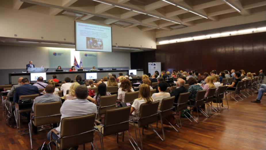 Upotreba platnih kartica u porastu u Srbiji 1