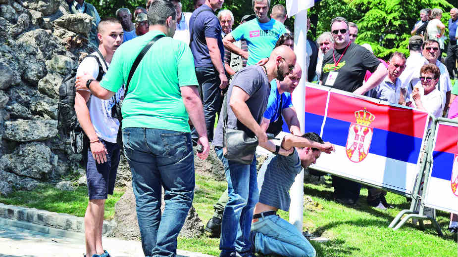 Učesnik protesta najavljuje tužbu protiv Vučića 1