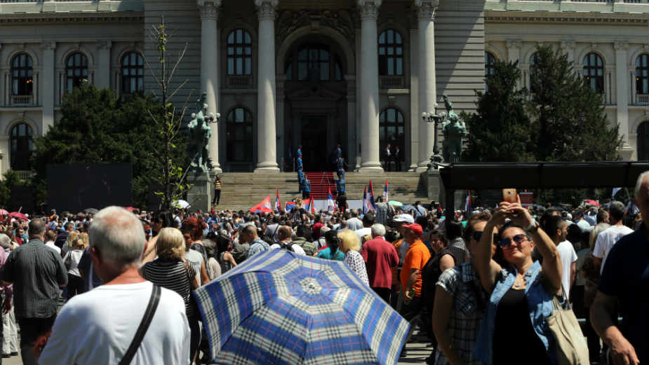 Vlast gleda na novinare kao na sluge 1