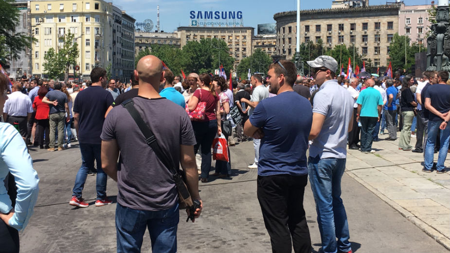 Krivična prijava protiv SNS zbog napada na novinarku 1