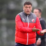 Između dolazaka i odlazaka 6