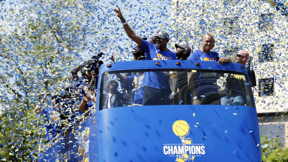 Durant se "žrtvuje" za Karija 1