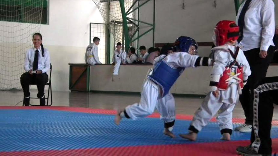 Održana humanitarna akcija "Deca za decu" 1 Održana humanitarna akcija "Deca za decu" 1